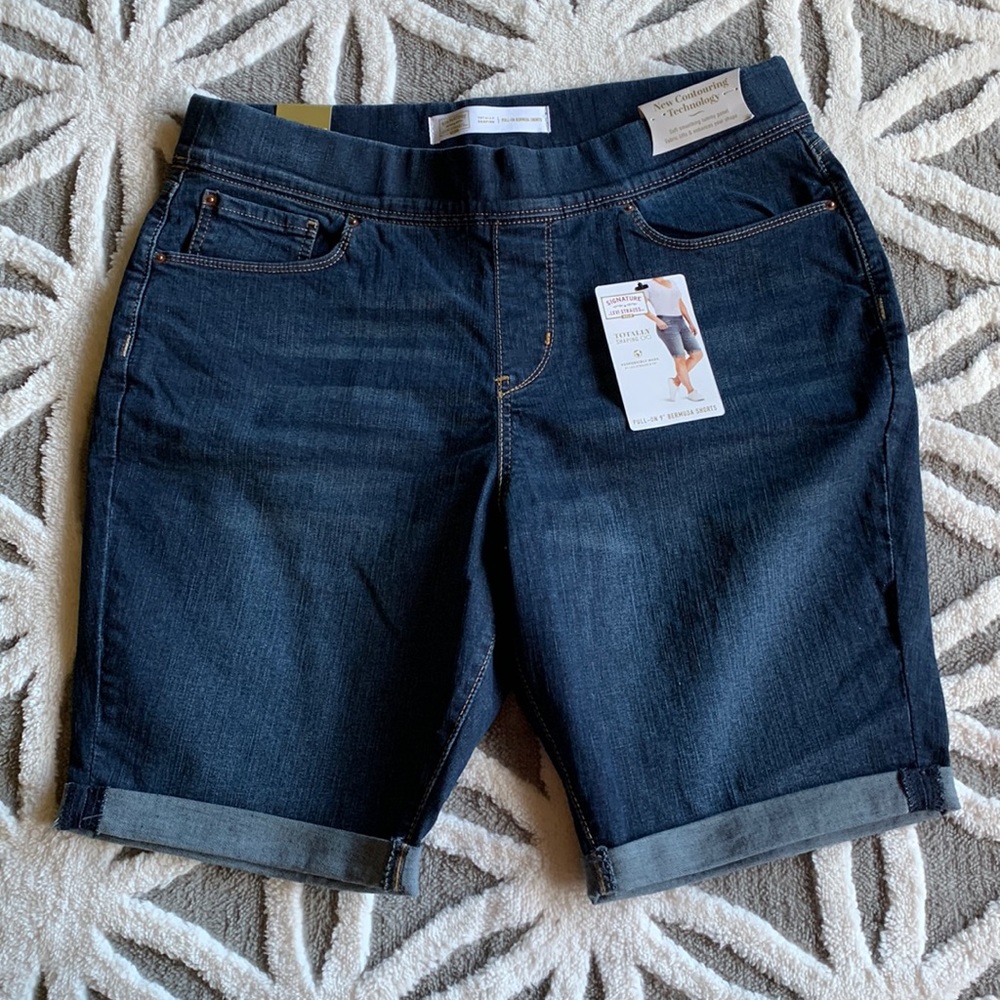 Levi’s Pull-on Bermuda Shorts size 18
